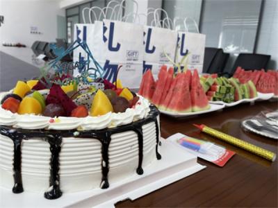 壽星同賀，共度生辰 —深藍(lán)機(jī)器7月份員工生日會(huì)如期舉行