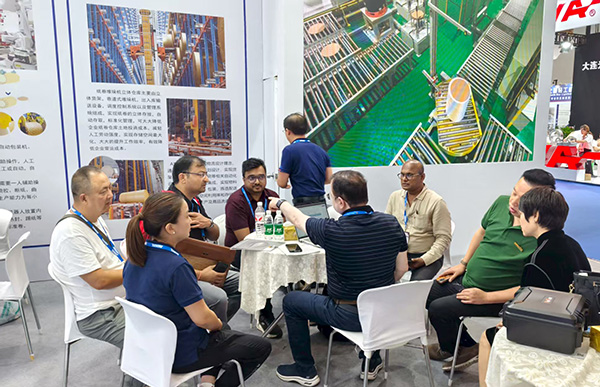 2025中國(guó)國(guó)際造紙科技展覽會(huì)圓滿結(jié)束！深藍(lán)機(jī)器引領(lǐng)造紙包裝物流數(shù)智化升級(jí)